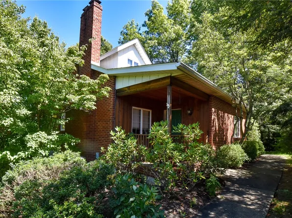 211 Watters Station Rd, Evans City, PA 16033