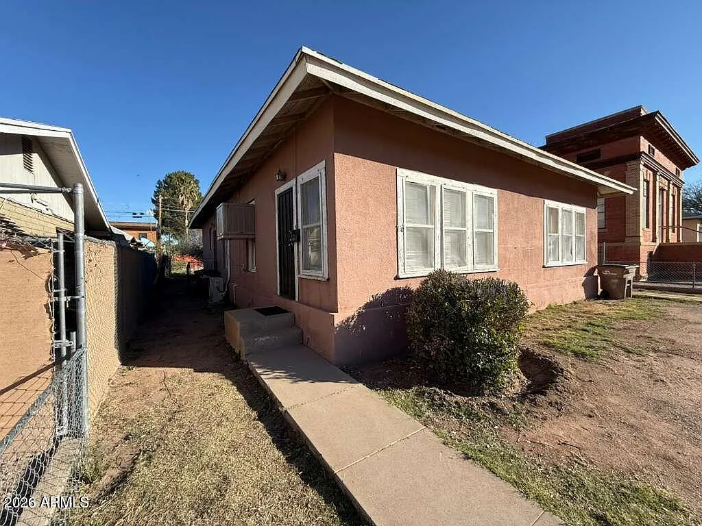 1 bed, 1.0 bath, 900 sqft, $700 — Photo 2