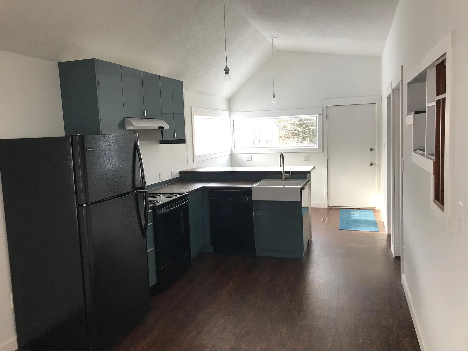 2 bed, 750 sqft, $1,200 — Photo 2
