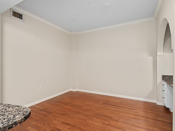 5th image of 911 N Orange Ave APT 511