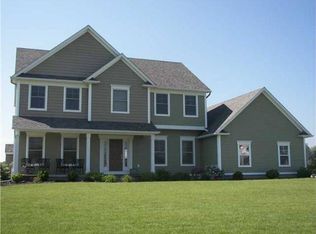 1536 Barrow Hl, Webster, NY 14580