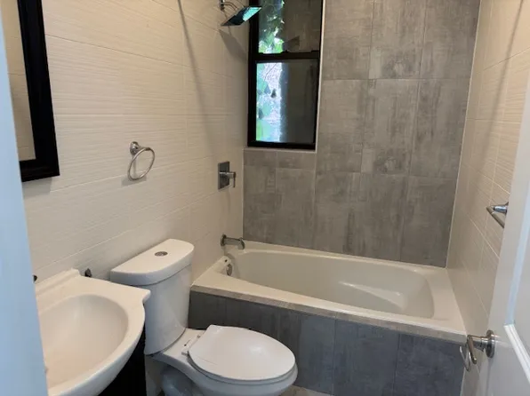 186 Howard Avenue image 12 of 20