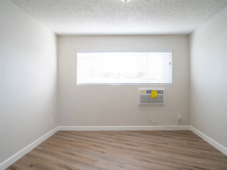 10725 Acama St — Photo 14