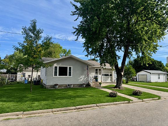4th image of 707 4th St SE