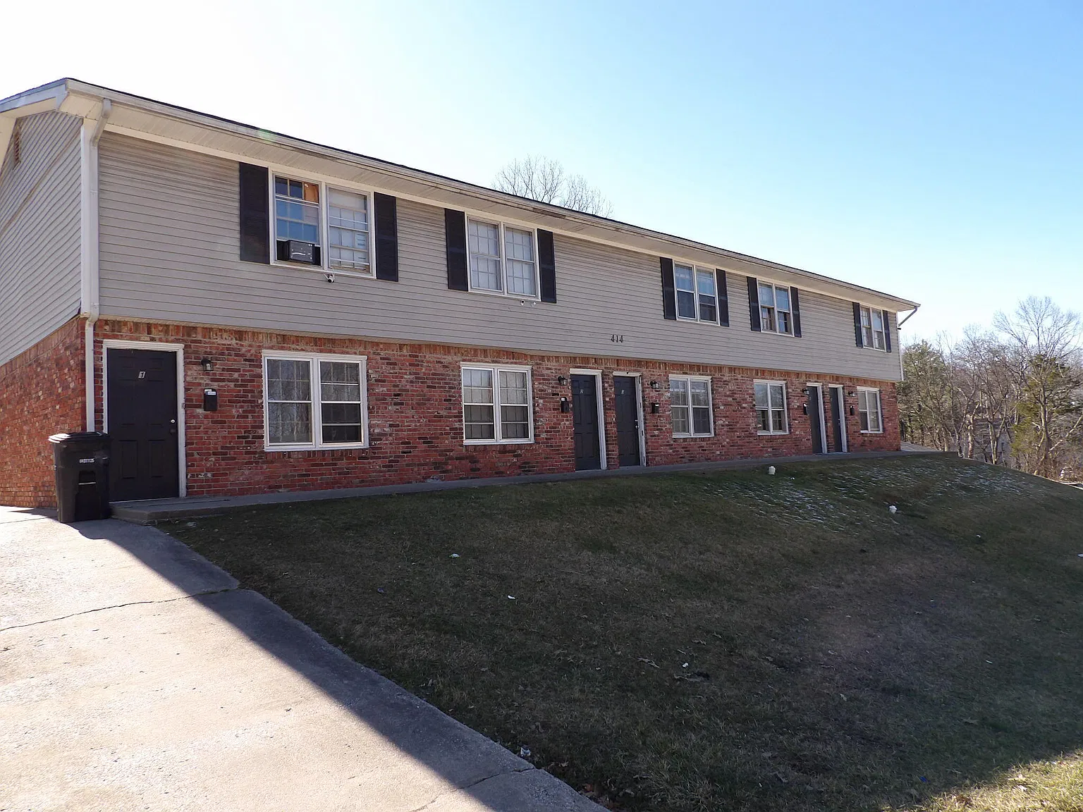2 bed, 1.0 bath, 975 sqft, $950 — Photo 1