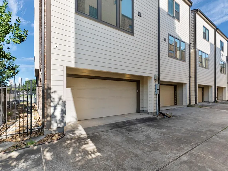 1419 Nagle St — Photo 17