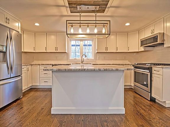 4th image of 1240 Smith St