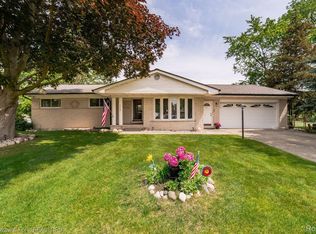 3788 Rutherford Ct, Waterford, MI 48329