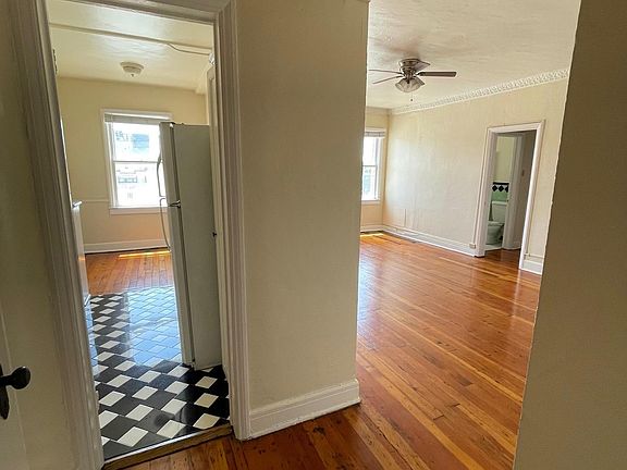 3rd image of 318 N Kingsley Dr #506