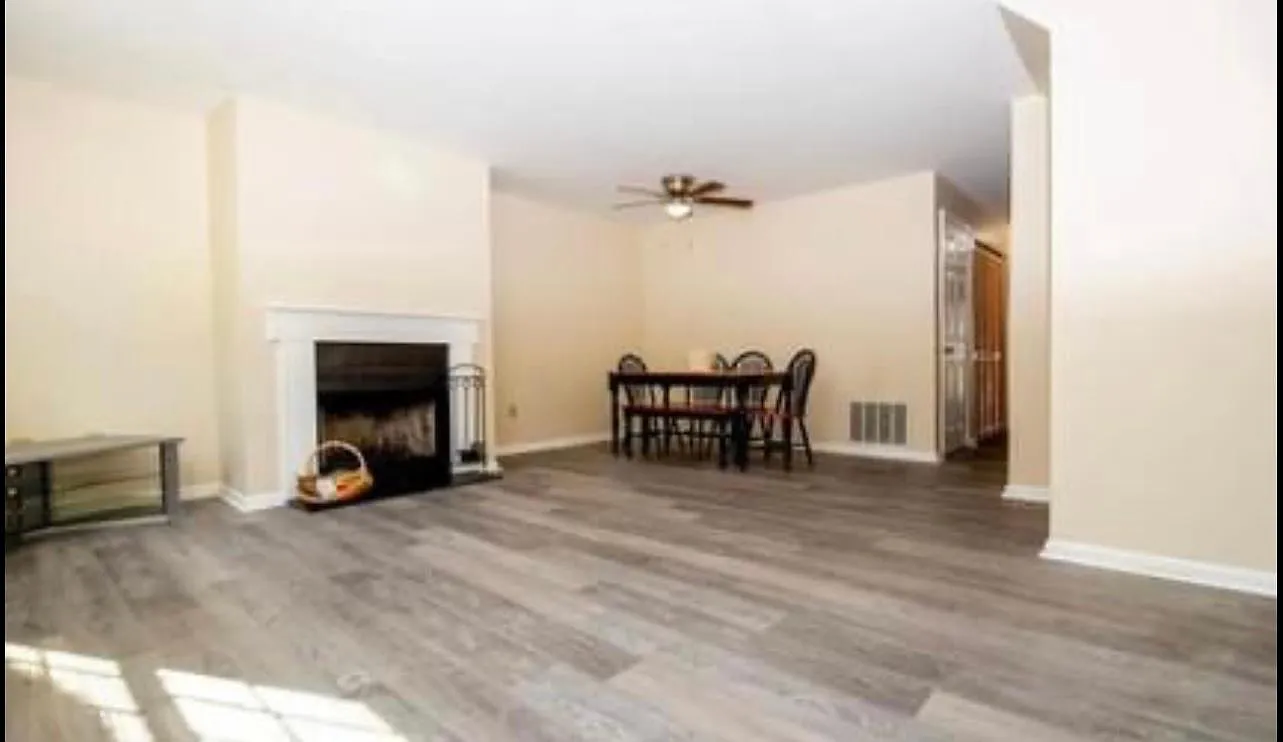1700 Huntingdon Mews — Photo 1