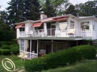 1413 River Rd, Saint Clair, MI 48079