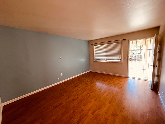 3rd image of 2047 Lynnhaven Dr