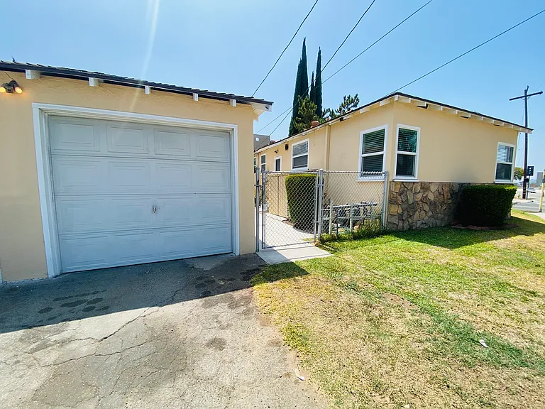 1000 S Marengo Ave — Photo 15