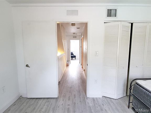 4th image of 2028 NE 167th St APT 3-152