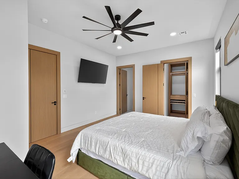 423 SW 13th St — Photo 71