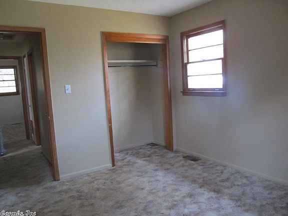 5th image of 48 Shoshone Dr