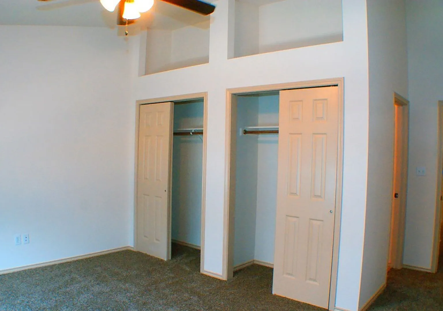 For Lease!! Great Location! — Photo 3