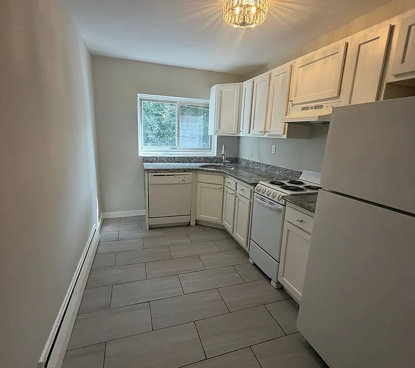 63 Selkirk Rd #3