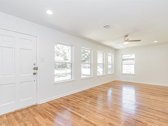 3rd image of 4618 Ella Blvd