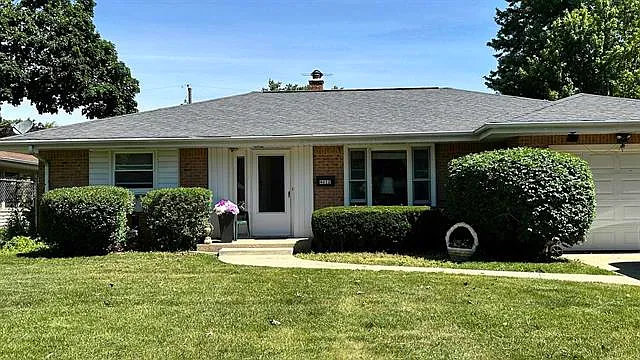 4612 Newcastle Rd — Photo 2