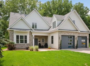 1032 Gardner St E, Wayzata, MN 55391