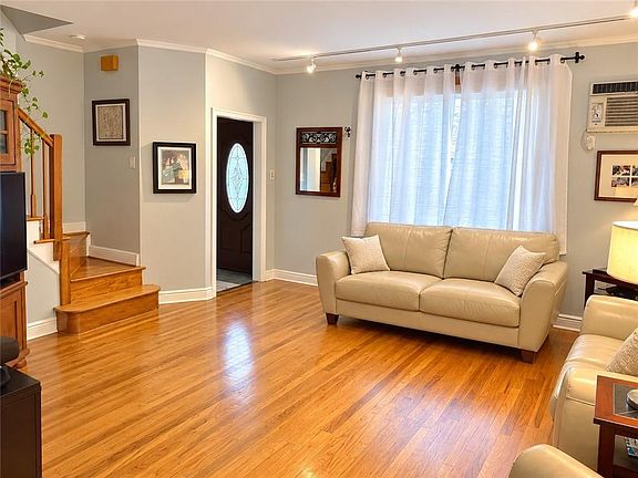 3rd image of 289 Bay 13th St