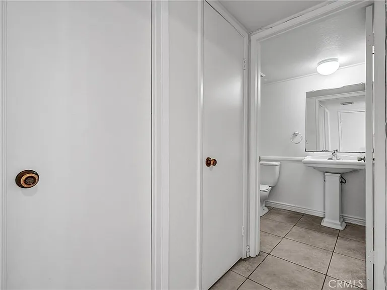 4526 Heil Ave — Photo 8