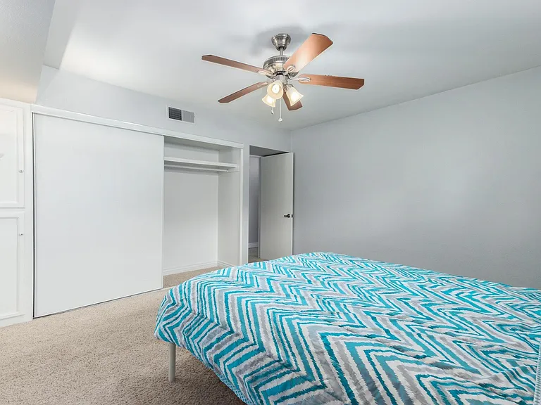 1701 N Barkley — Photo 18