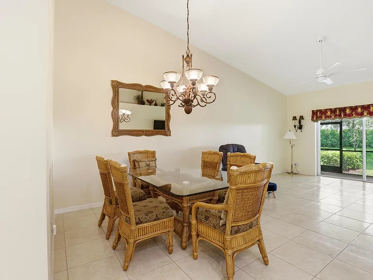 9363 Bridgeport Dr — Photo 15