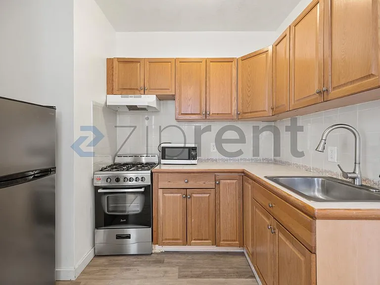 34 Cunard St #3 — Photo 12