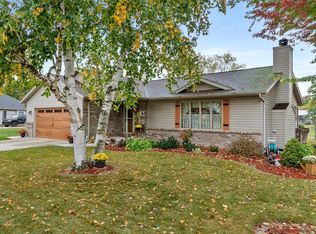 501 River Bluff Dr, Manitowoc, WI 54220