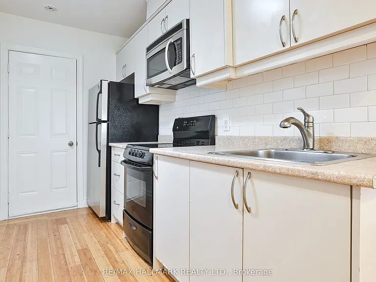559 Parliament St #1 — Photo 3
