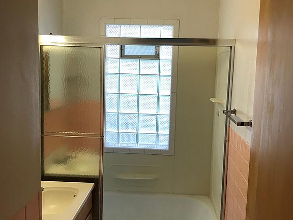 4th image of 7350 Harwood Ave