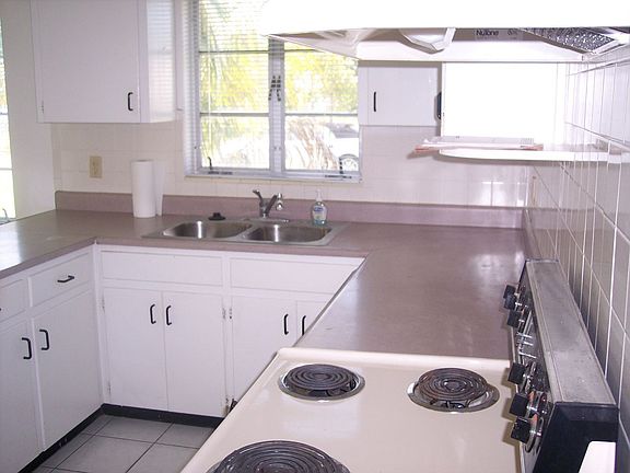 3rd image of 2424 E Thrace St