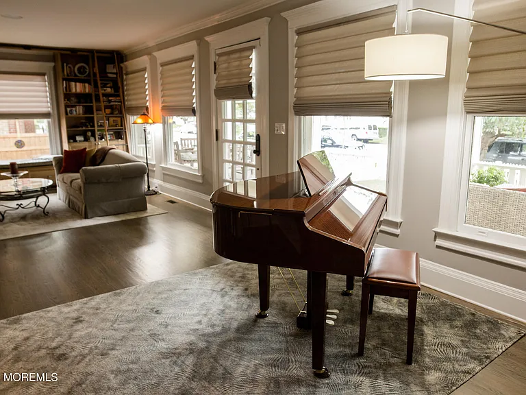 511 Asbury Ave #MAIN HOME — Photo 10