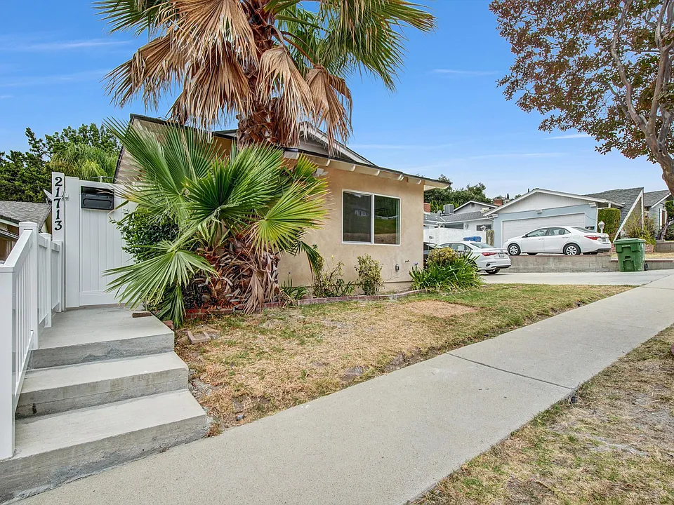 21713 Mulholland Dr