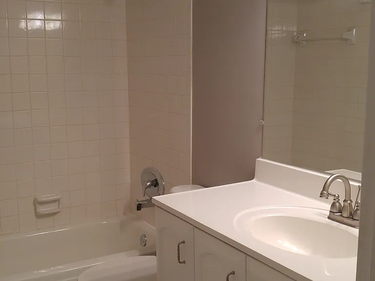 661 Marlboro Oval #B — Photo 15
