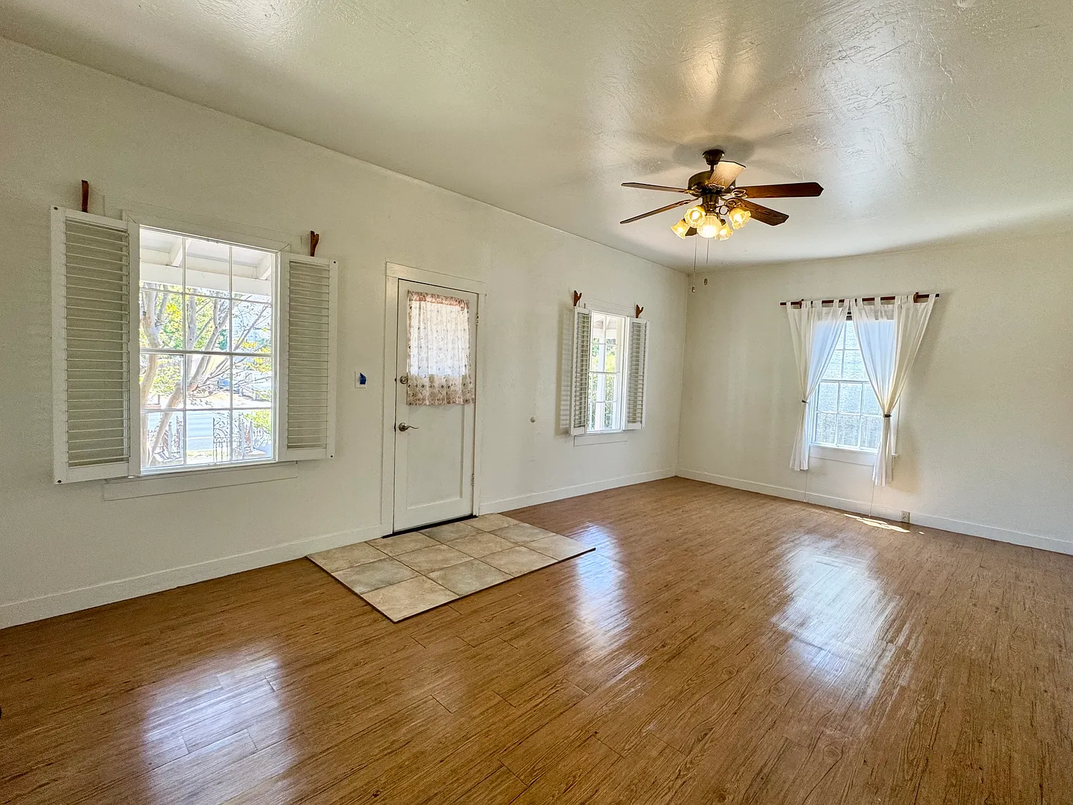 2 bed, 1100 sqft, $3,100 — Photo 4