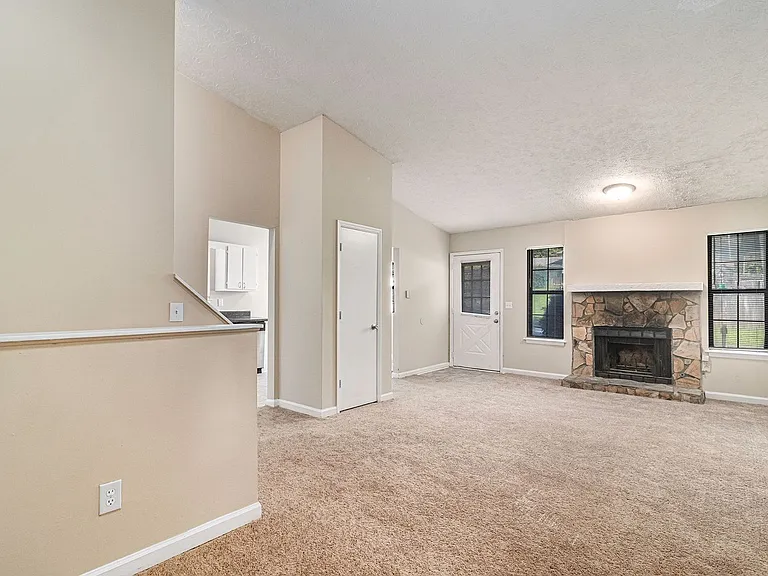 6124 Dana Ct — Photo 4