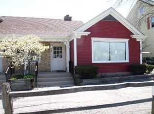 116 Old McHenry Rd, Long Grove, IL 60047