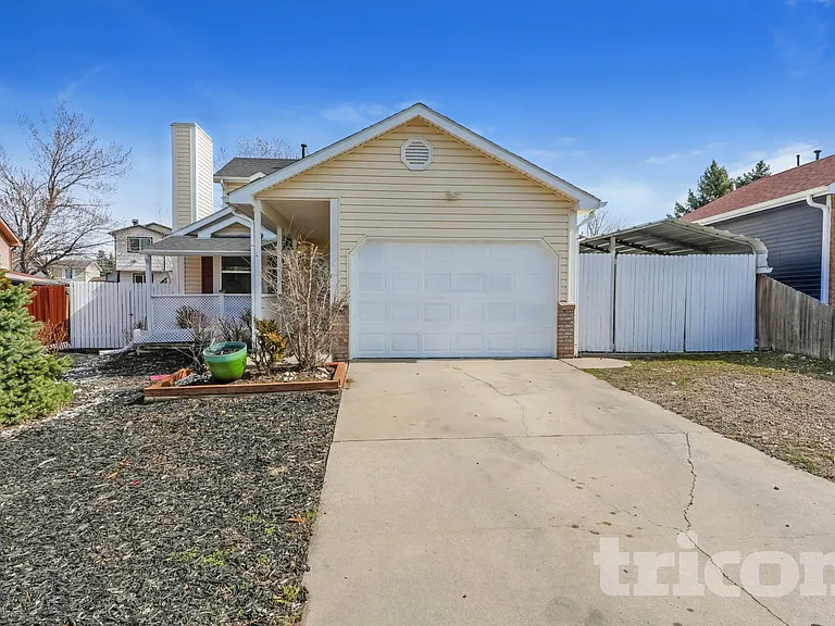 4820 Jet Wing Cir W — Photo 1