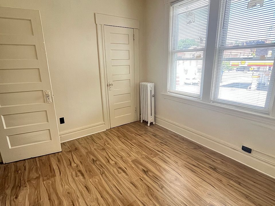 1st bedroom