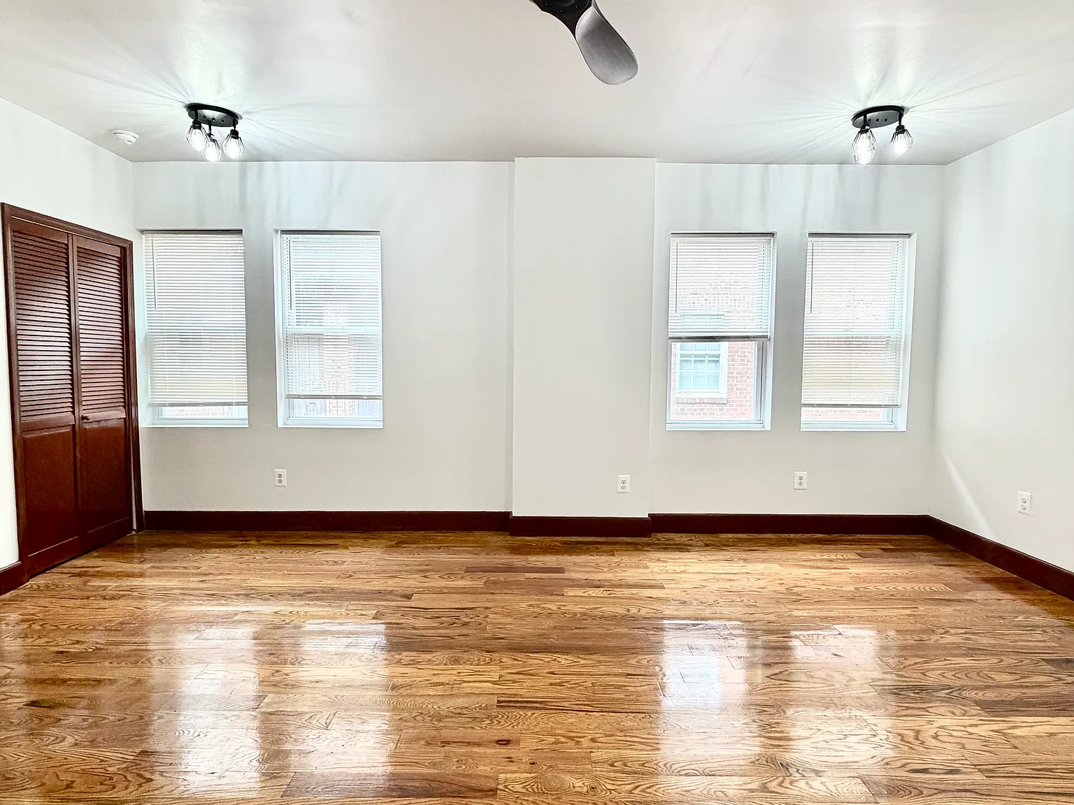 2 bed, 890 sqft, $1,500 — Photo 2