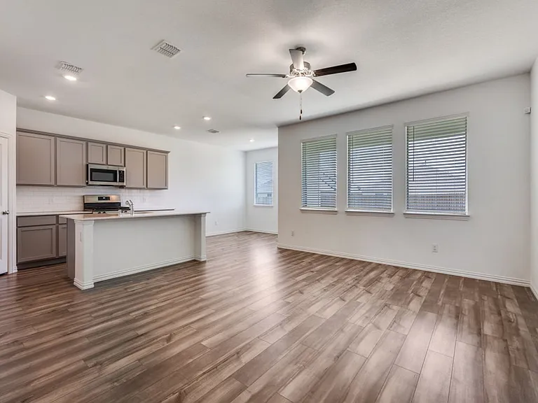 1601 Madison Dr — Photo 5