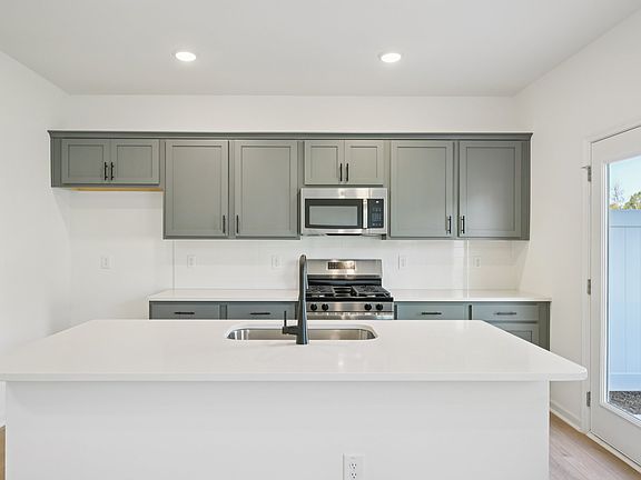 Towns at Crescent Mills - Dogwood Interior Image 2