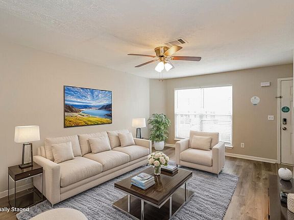 4th image of 8022 Logan Dr