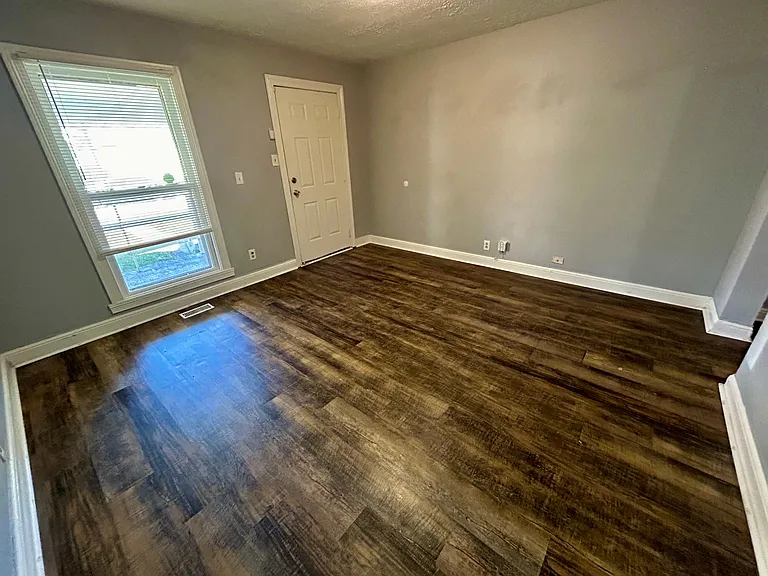 1757 Howard St — Photo 3