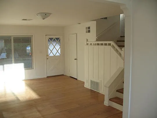 2548 Kent Dr — Photo 3
