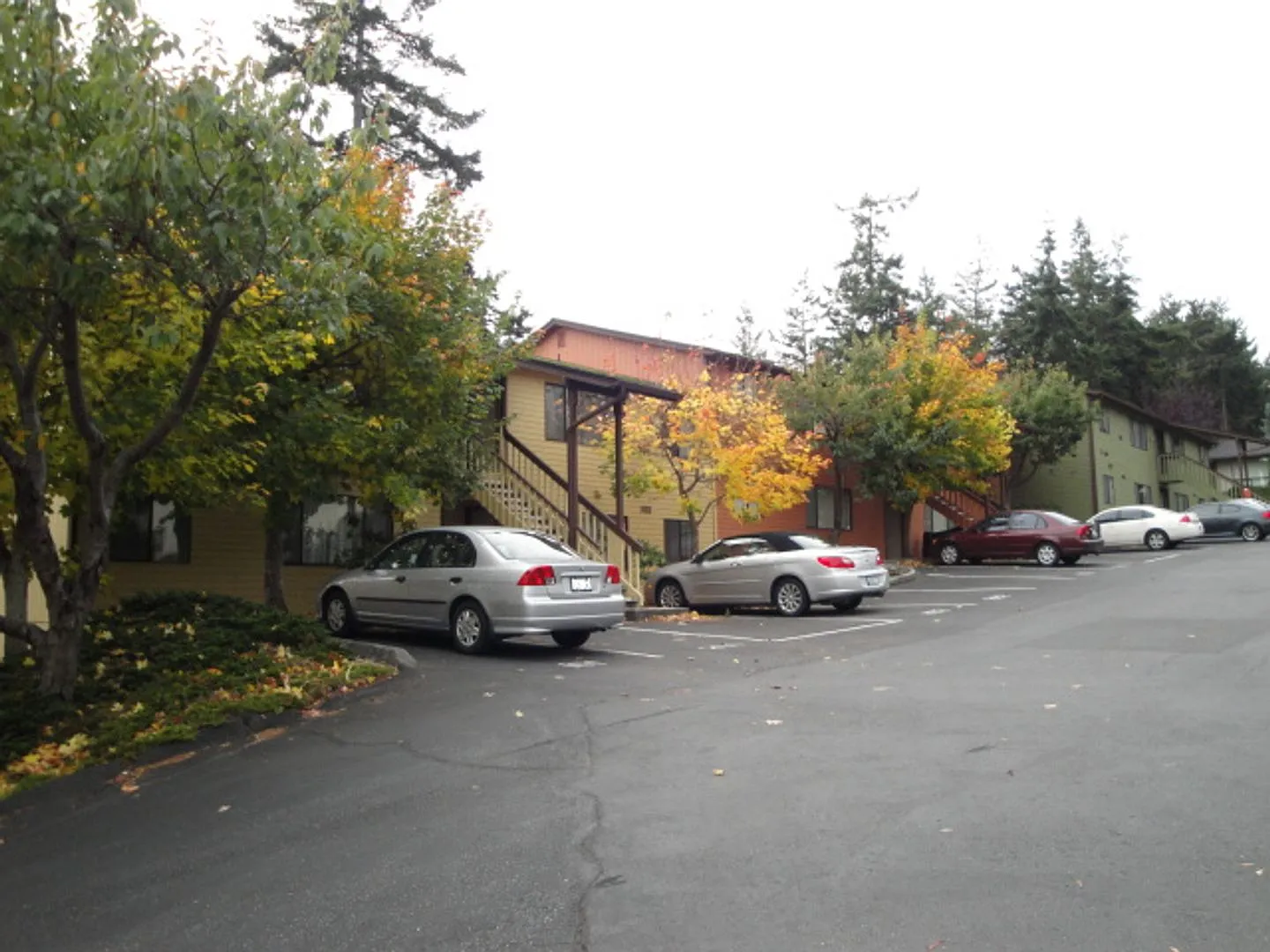 Great 2 Bedroom Condo! Washer/Dryer Hook Ups! W/S/G Paid! — Photo 1