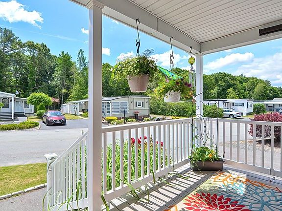 4th image of 14 Sunset Ln